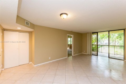 Condo in Coral Springs, Florida, 2 bedrooms № 1970287 - photo 8