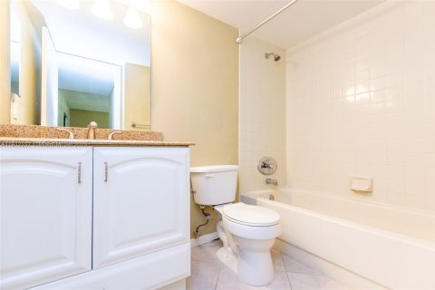 Condo in Coral Springs, Florida, 2 bedrooms № 1970287 - photo 27
