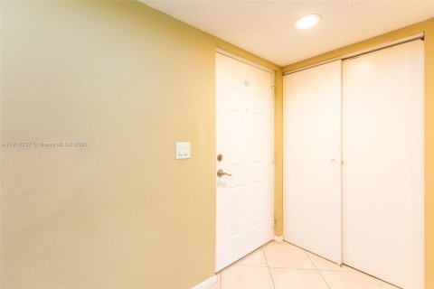 Condo in Coral Springs, Florida, 2 bedrooms № 1970287 - photo 6