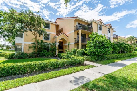 Condo in Coral Springs, Florida, 2 bedrooms № 1970287 - photo 2