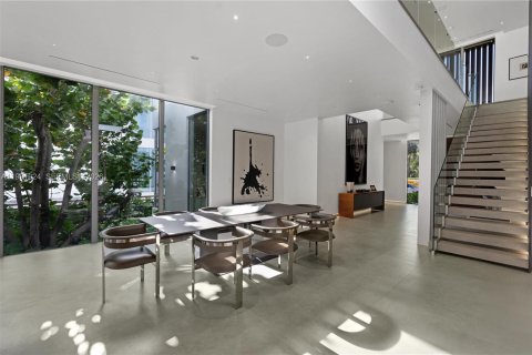 House in Hallandale Beach, Florida 8 bedrooms, 728.35 sq.m. № 2052190 - photo 23