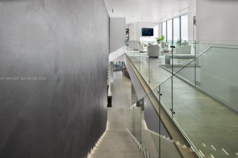 House in Hallandale Beach, Florida 8 bedrooms, 728.35 sq.m. № 2052190 - photo 30