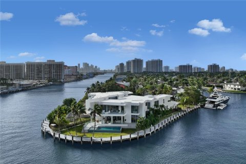 House in Hallandale Beach, Florida 8 bedrooms, 728.35 sq.m. № 2052190 - photo 2