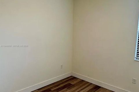 Townhouse in Hialeah, Florida 3 bedrooms, 153.29 sq.m. № 2003077 - photo 8