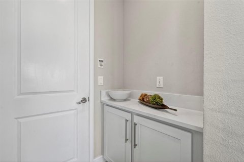 House in ESTANCIA

 in Wesley Chapel, Florida 4 bedrooms, 233.09 sq.m. № 2379224 - photo 20