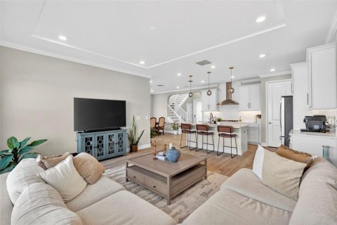 House in ESTANCIA

 in Wesley Chapel, Florida 4 bedrooms, 233.09 sq.m. № 2379224 - photo 7
