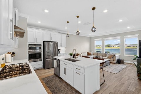 House in ESTANCIA

 in Wesley Chapel, Florida 4 bedrooms, 233.09 sq.m. № 2379224 - photo 2