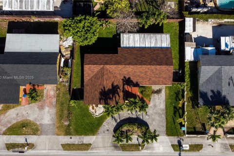 Casa en venta en Miami, Florida, 4 dormitorios, 147.44 m2 № 1814012 - foto 3
