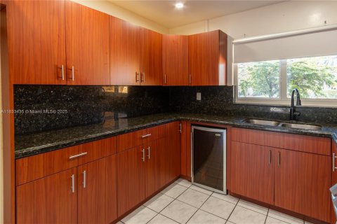 Casa en venta en Miami, Florida, 4 dormitorios, 147.44 m2 № 1814012 - foto 28