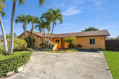 Casa en venta en Miami, Florida, 4 dormitorios, 147.44 m2 № 1814012 - foto 1