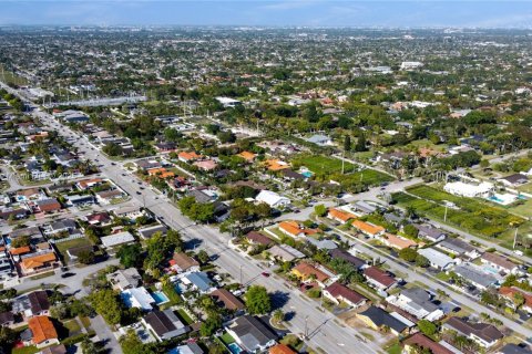 Casa en venta en Miami, Florida, 4 dormitorios, 147.44 m2 № 1814012 - foto 27