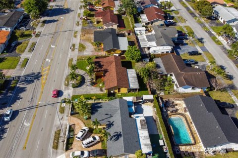 Casa en venta en Miami, Florida, 4 dormitorios, 147.44 m2 № 1814012 - foto 25
