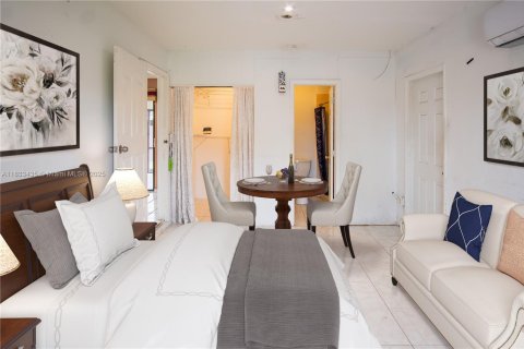 Casa en venta en Miami, Florida, 4 dormitorios, 147.44 m2 № 1814012 - foto 14