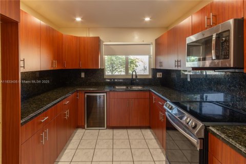 Casa en venta en Miami, Florida, 4 dormitorios, 147.44 m2 № 1814012 - foto 5