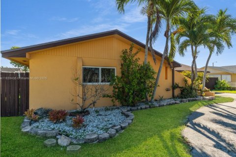 Casa en venta en Miami, Florida, 4 dormitorios, 147.44 m2 № 1814012 - foto 24