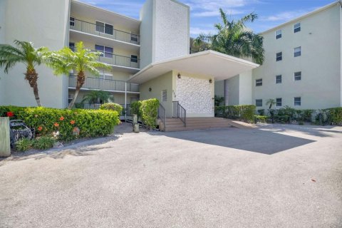 Condominio en alquiler en Boynton Beach, Florida, 2 dormitorios, 95.6 m2 № 1188430 - foto 1