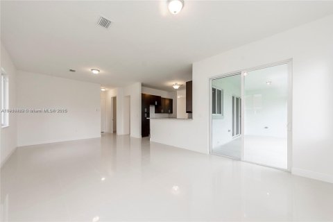 Villa ou maison à vendre à Palmetto Bay, Floride: 4 chambres, 209.4 m2 № 1969658 - photo 2