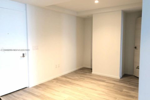 Condo in Miami, Florida, 2 bedrooms  № 2072853 - photo 5