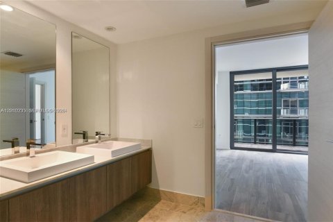 Condo in Miami, Florida, 2 bedrooms  № 2072853 - photo 21