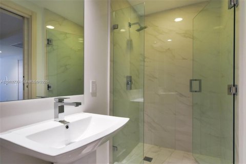 Condo in Miami, Florida, 2 bedrooms  № 2072853 - photo 18