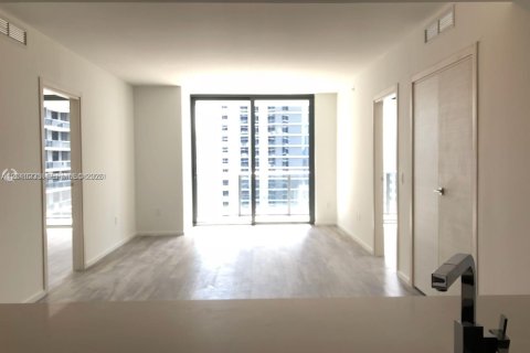 Condo in Miami, Florida, 2 bedrooms  № 2072853 - photo 2