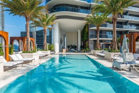 Condo in Miami, Florida, 2 bedrooms  № 2072853 - photo 11