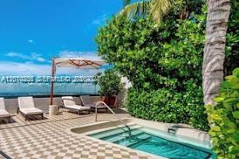 Condo in Miami, Florida, 2 bedrooms  № 2072853 - photo 30