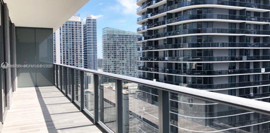 Condo in Miami, Florida, 2 bedrooms  № 2072853