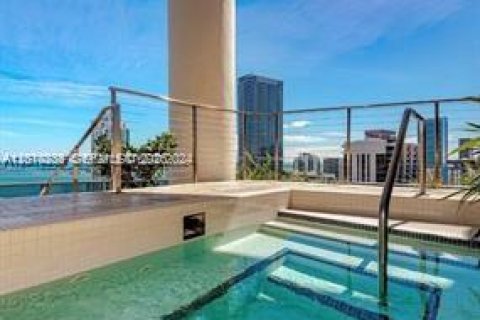 Condo in Miami, Florida, 2 bedrooms  № 2072853 - photo 29