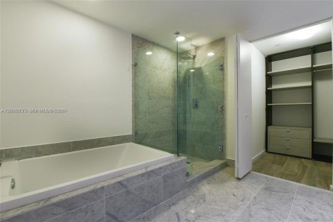 Condo in Miami, Florida, 2 bedrooms  № 2072853 - photo 22
