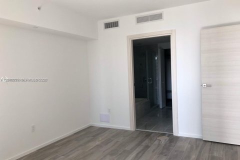 Condo in Miami, Florida, 2 bedrooms  № 2072853 - photo 4