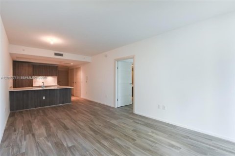 Condo in Miami, Florida, 2 bedrooms  № 2072853 - photo 26
