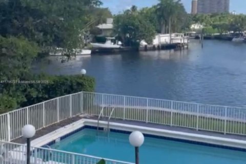 Condominio en venta en Miami, Florida, 1 dormitorio, 60.48 m2 № 1959083 - foto 2