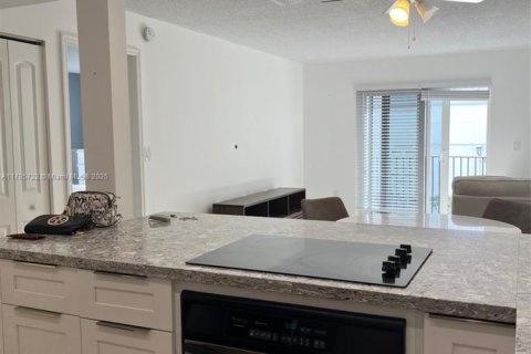 Condominio en venta en Miami, Florida, 1 dormitorio, 60.48 m2 № 1959083 - foto 4