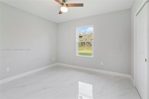 House in Lehigh Acres, Florida 3 bedrooms, 148.92 sq.m. № 1502027 - photo 16