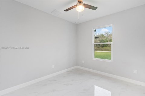House in Lehigh Acres, Florida 3 bedrooms, 148.92 sq.m. № 1502027 - photo 11