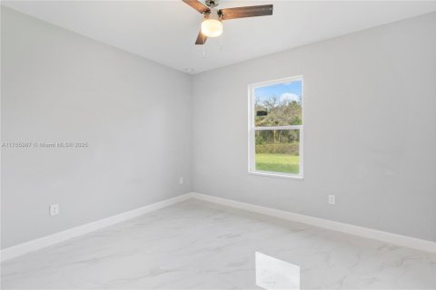 House in Lehigh Acres, Florida 3 bedrooms, 148.92 sq.m. № 1502027 - photo 13