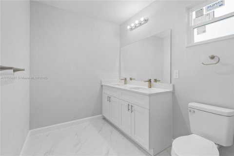House in Lehigh Acres, Florida 3 bedrooms, 148.92 sq.m. № 1502027 - photo 8