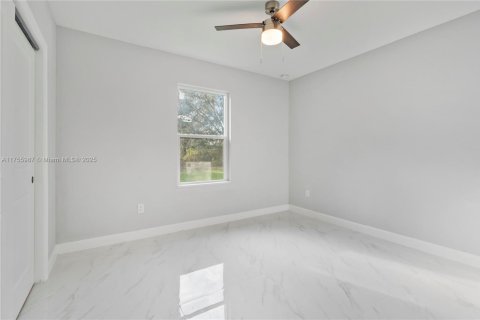 House in Lehigh Acres, Florida 3 bedrooms, 148.92 sq.m. № 1502027 - photo 15