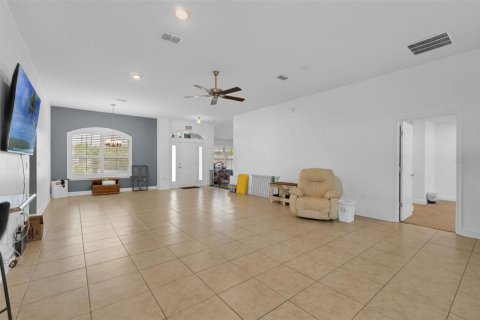 House in Palm Coast, Florida 4 bedrooms, 210.42 sq.m. № 1807965 - photo 5