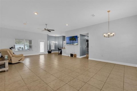 House in Palm Coast, Florida 4 bedrooms, 210.42 sq.m. № 1807965 - photo 4