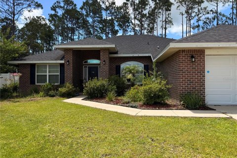 House in Palm Coast, Florida 4 bedrooms, 210.42 sq.m. № 1807965 - photo 1