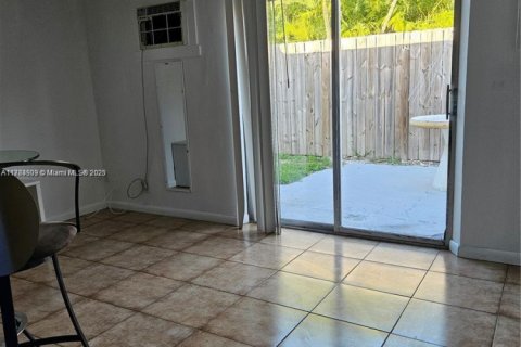 Appartement à louer à Hollywood, Floride: 1 chambre, 263.75 m2 № 1864608 - photo 9