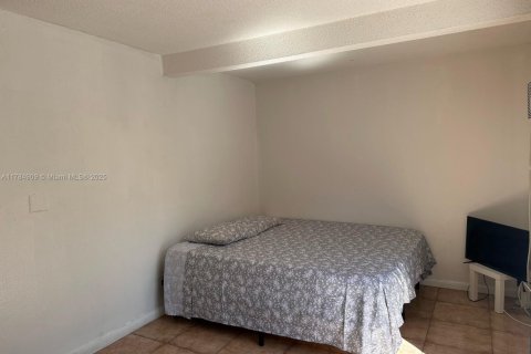 Appartement à louer à Hollywood, Floride: 1 chambre, 263.75 m2 № 1864608 - photo 3