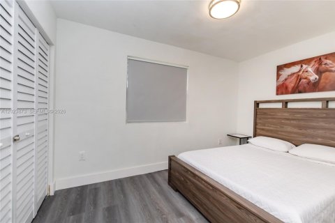 Casa en alquiler en Miami, Florida, 5 dormitorios, 149.02 m2 № 2085035 - foto 23