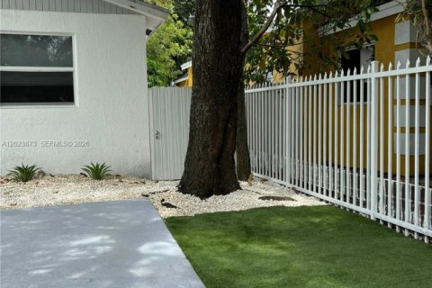 Casa en alquiler en Miami, Florida, 5 dormitorios, 149.02 m2 № 2085035 - foto 5