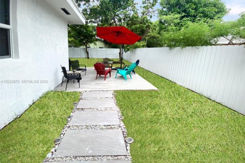 Casa en alquiler en Miami, Florida, 5 dormitorios, 149.02 m2 № 2085035 - foto 11