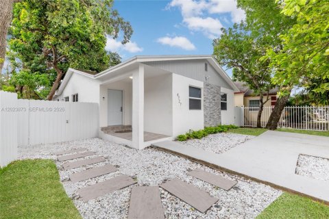 Casa en alquiler en Miami, Florida, 5 dormitorios, 149.02 m2 № 2085035 - foto 28