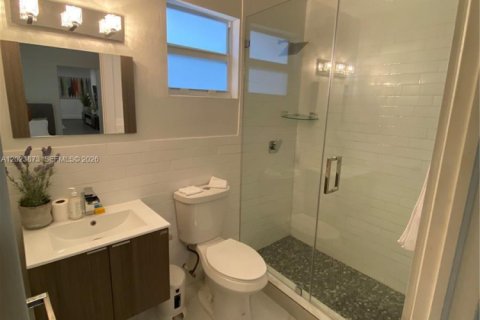 Casa en alquiler en Miami, Florida, 5 dormitorios, 149.02 m2 № 2085035 - foto 10