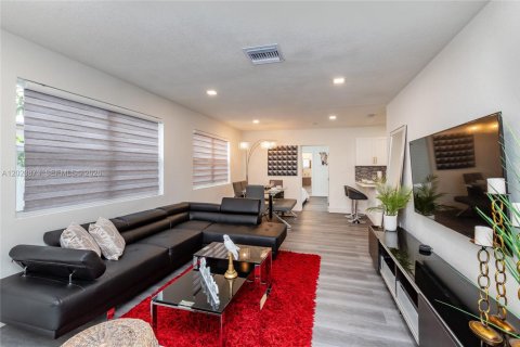 Casa en alquiler en Miami, Florida, 5 dormitorios, 149.02 m2 № 2085035 - foto 17
